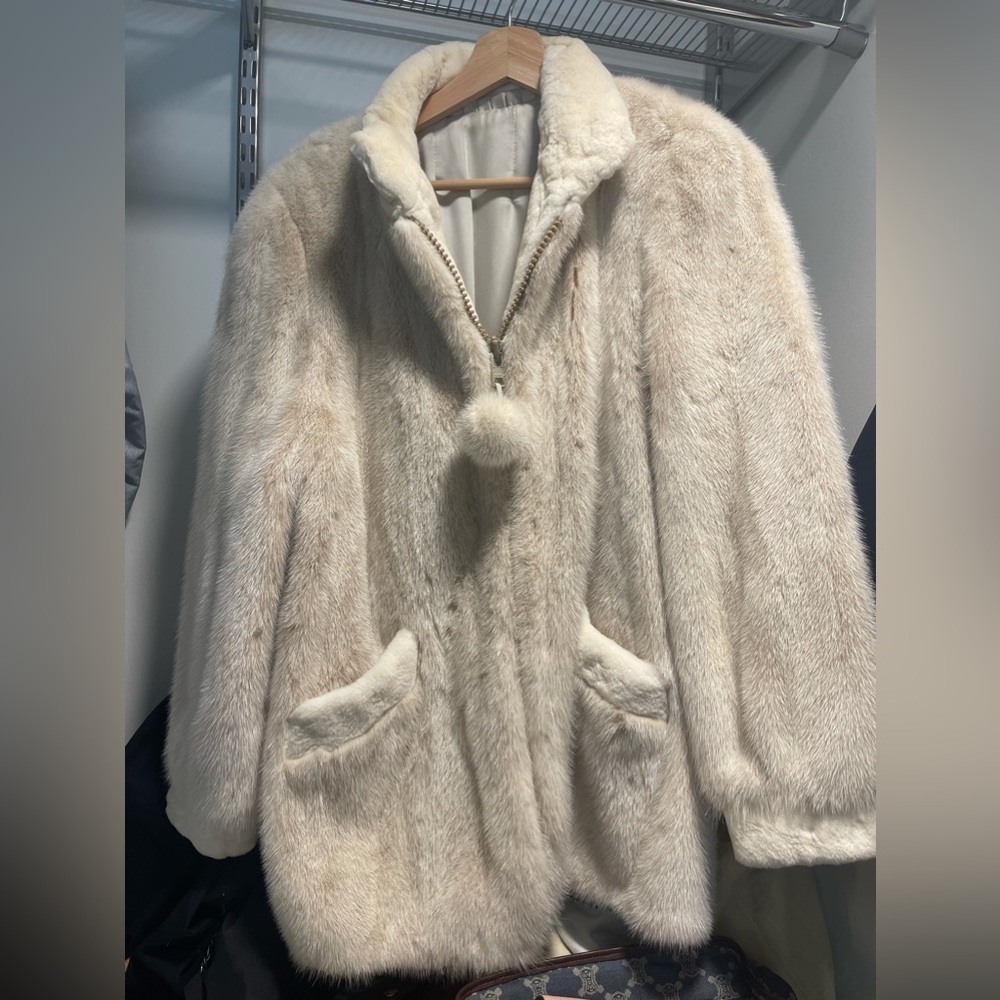 Vintage white Mink fur coat with zipper